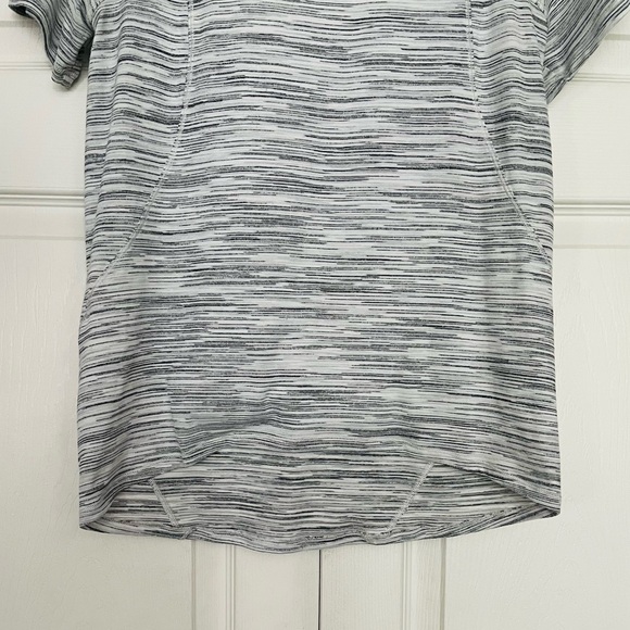 {Lululemon} Make Miles Count Short Sleeve Tee in Space Dye White Silver Spoon 6 - Picture 3 of 7